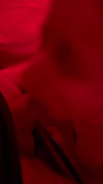 Показываю своему парню, как я пускаю слюни на член его друга