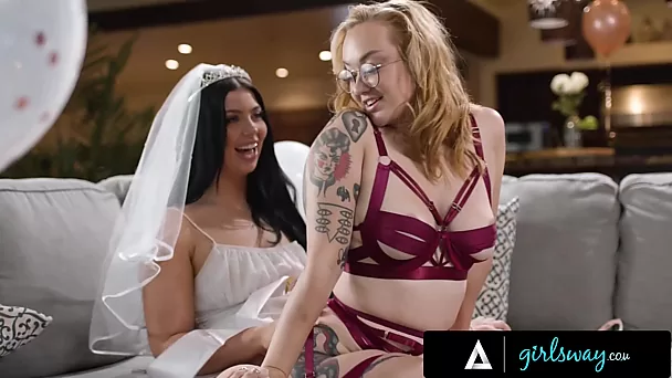 Ей нужно было показать ей еще одну вещь, прежде чем она выйдет замуж.