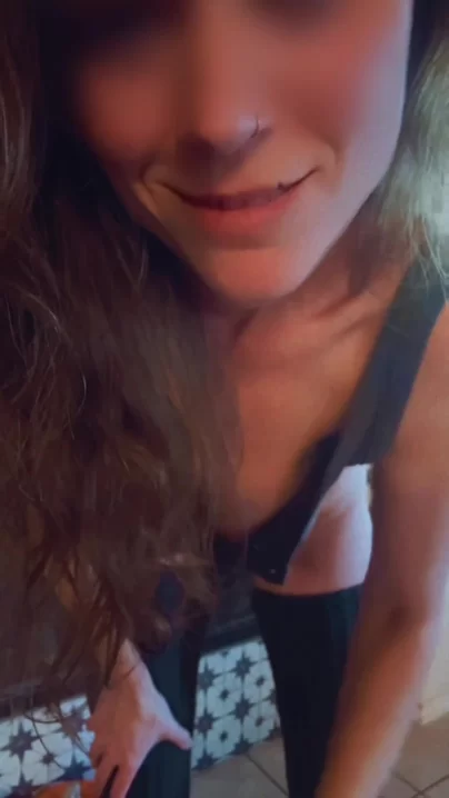 Не хочу прерывать твою игру в CofD, детка, но мамочке нужен член