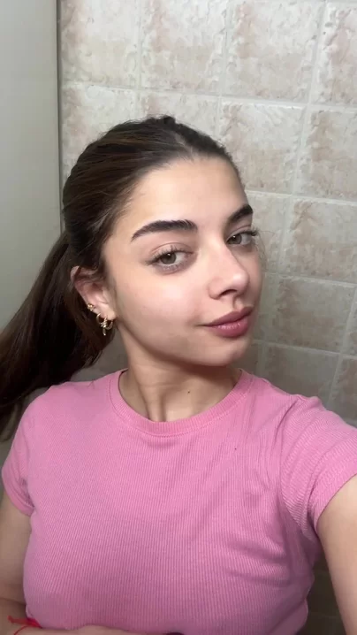 Когда мне было 18, мне приходилось прятаться, чтобы показать себя своему парню, вот так.