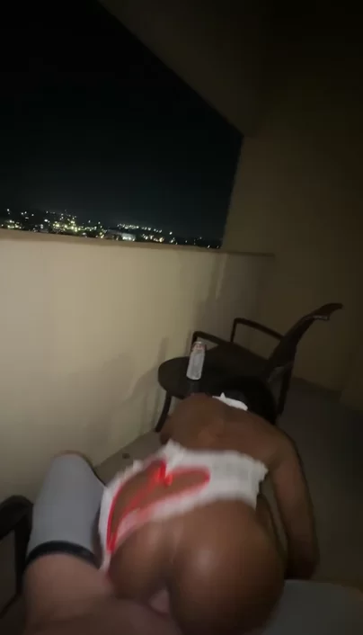 Не снимайте мне отель, если в нем нет балкона.