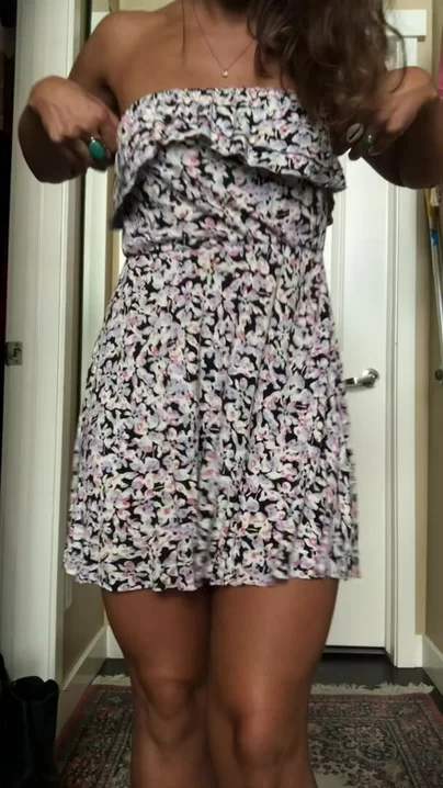 Ich weiß, es ist Herbst, aber ich vermisse die Zeit der Sommerkleider ohne Höschen jetzt schon!