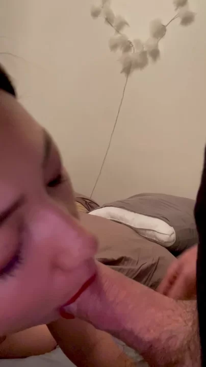 Du kommst mir in den Mund, aber ich kann nicht aufhören, ihn zu lutschen.