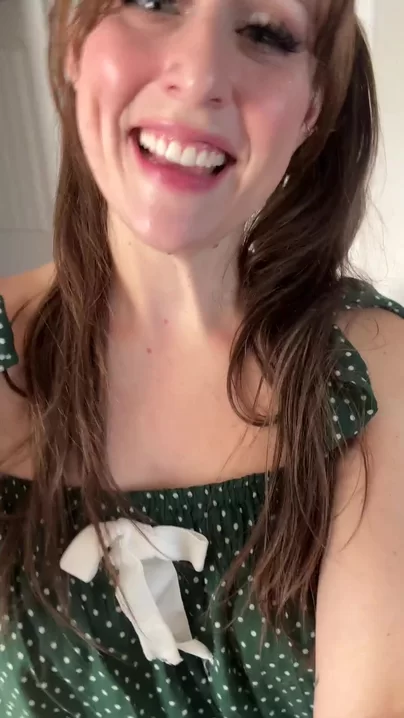 Frisch gefickt und auf dem Weg, mir Mittagessen zu machen.