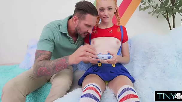 Игровая ночь рыжеволосой малышки принимает дикий оборот с видом от первого лица