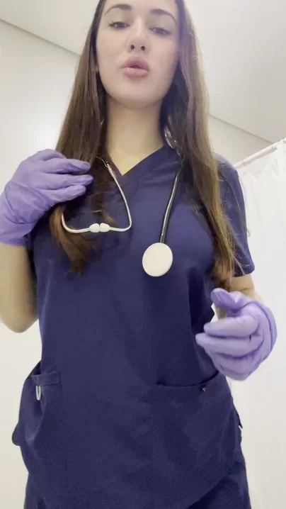 Мои изгибы медсестры говорят на твоём языке