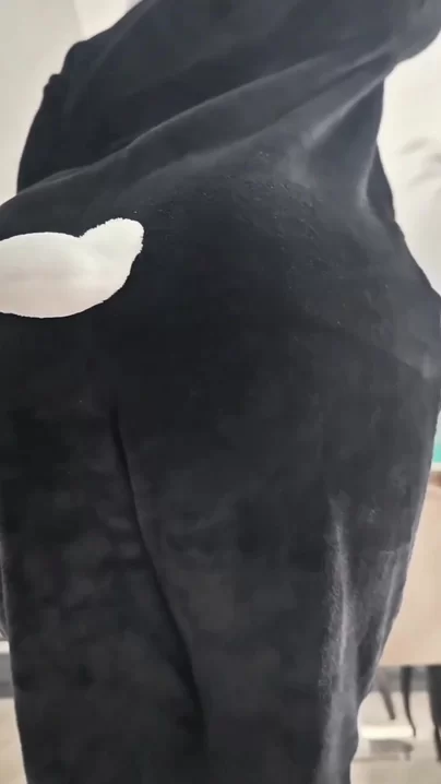 Ты, панда, показываешь задницу и киску своей жены ;-)