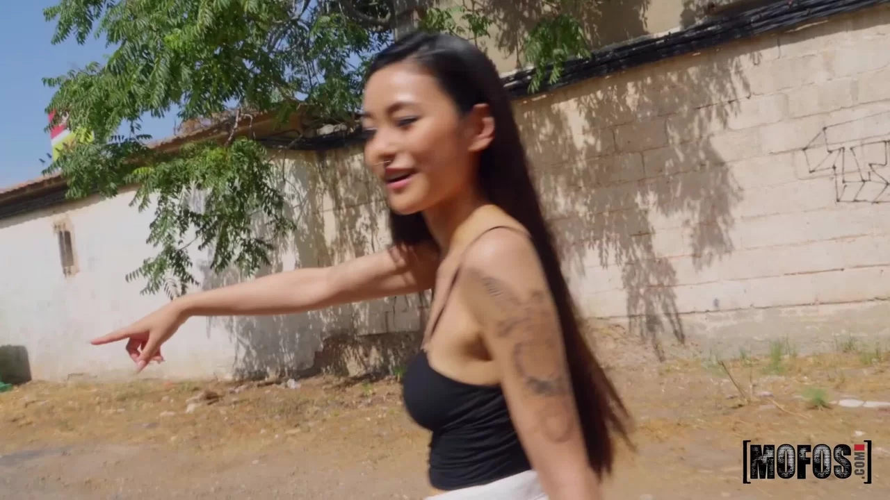 Трахать Рэй на публике