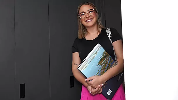 Мой частный репетитор воплощает мои мечты, и я наполняю ее спермой.