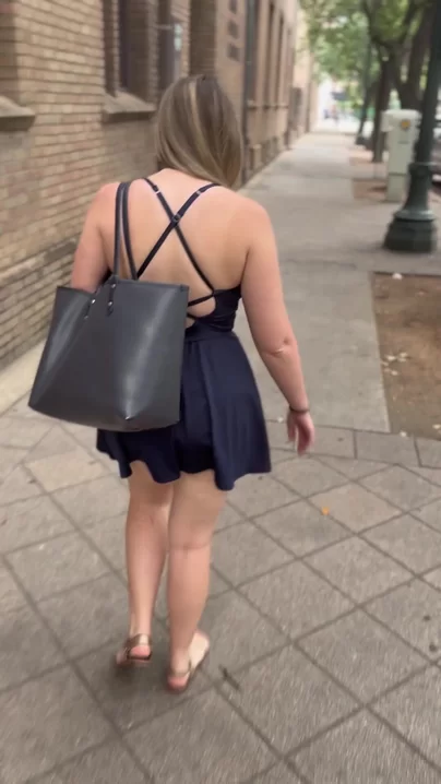 Помолвлена в 18, вышла замуж в 21, а теперь в 32 года стала горячей женой. Если бы вы спросили меня 10 лет назад, думала ли я, что буду спать с другими мужчинами, я бы ответила: «Нет, чёрт возьми».