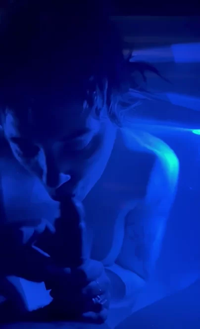 Я так не привыкла, чтобы меня трахали в лицо. Я хочу научиться выдерживать больше