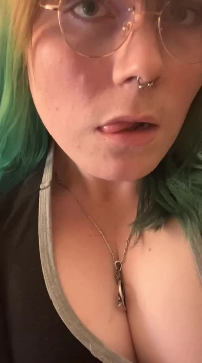 Geh auf die Knie und drück dein Gesicht hinein