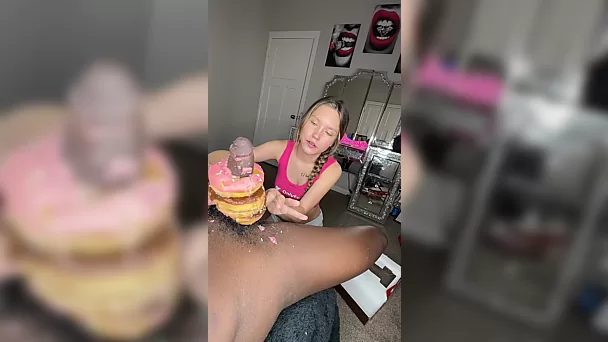 Получаю больше глазури на пяти пончиках сразу от сосания BBC