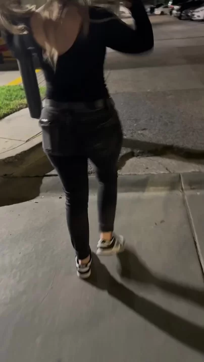 Год назад я прошла путь от секса только с мужем до секс-жены. Это было полно эмоций, волнения и, в конечном счёте, веселья.