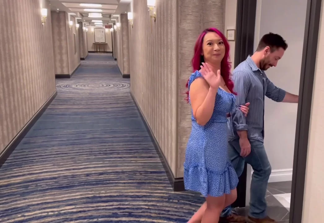 Необязательно иметь большой или большой член, чтобы наслаждаться моей азиатской вагиной перед мужем. Просто нужно убедиться, что он сможет насладиться второй порцией после.