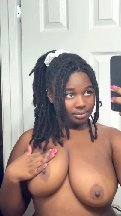 Интересно, смогу ли я возбудить тебя одной лишь своей грудью...