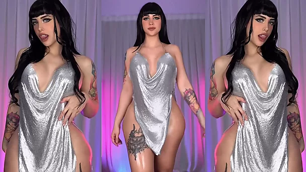 Потрясающая PMV-красотка с округлыми формами соблазняет вас, демонстрируя процесс раздевания.