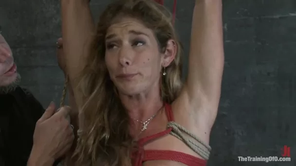 Sie wird per Hubschrauber auf einen Sybian gehoben und zum Spritzen gebracht!